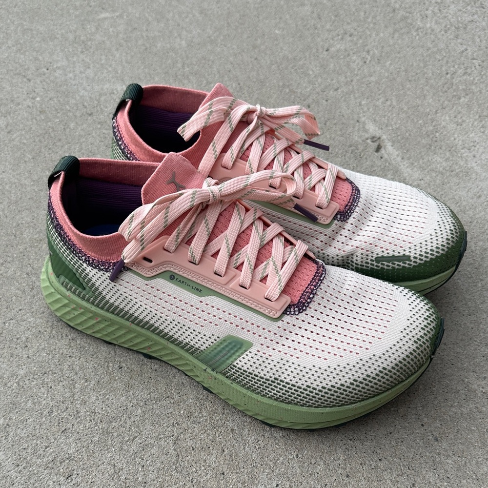 Flux Women’s 8.5 Adapt Trail Runners Shoes Pink and Green EUC